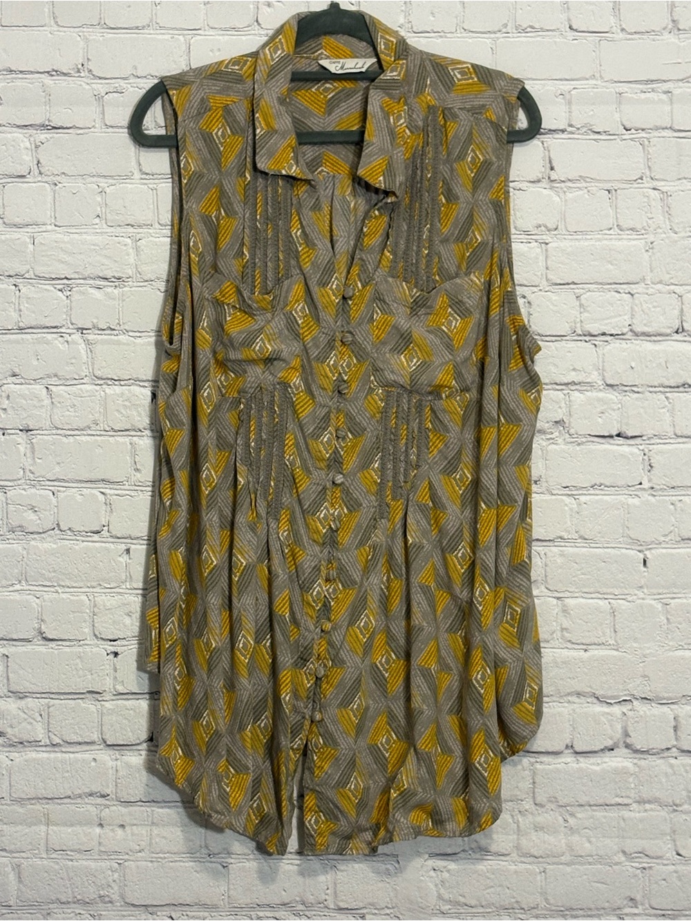 Sleeveless Geometric Print Button-Front Top - Yellow Gray